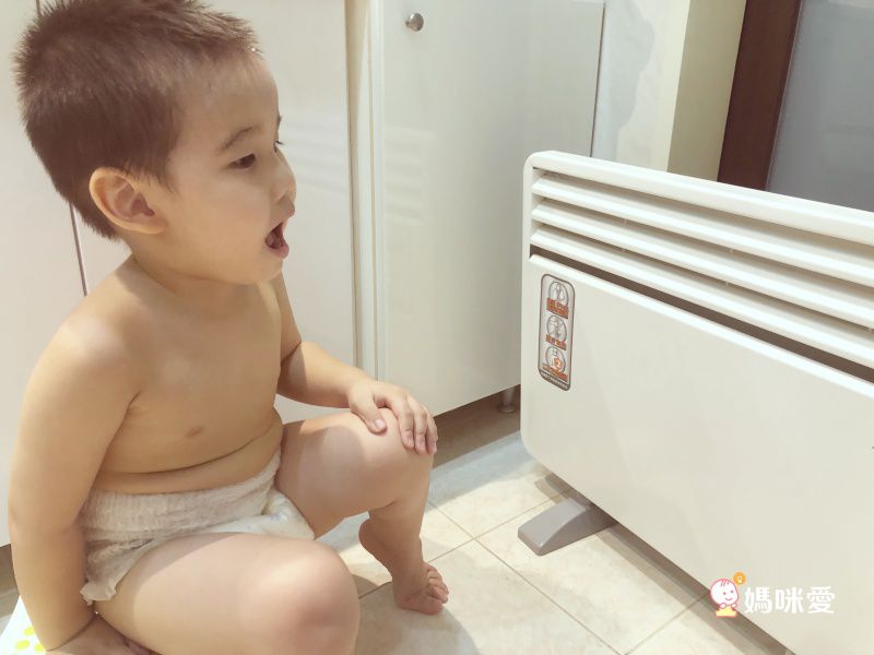 AIRMATE 艾美特 - ［IPX4防潑水認證］居浴兩用防潑水對流式電暖器HC51337G-雪花白