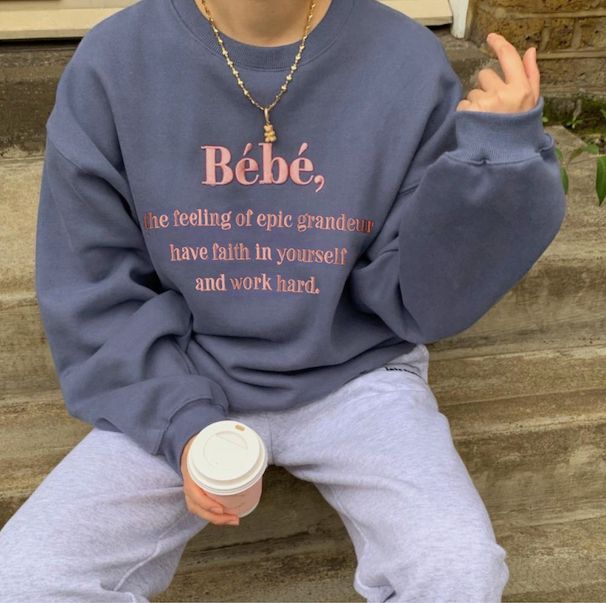 日本 GRL - 百搭圓領LOGO刺繡大學T-Bebe-灰藍 (F)