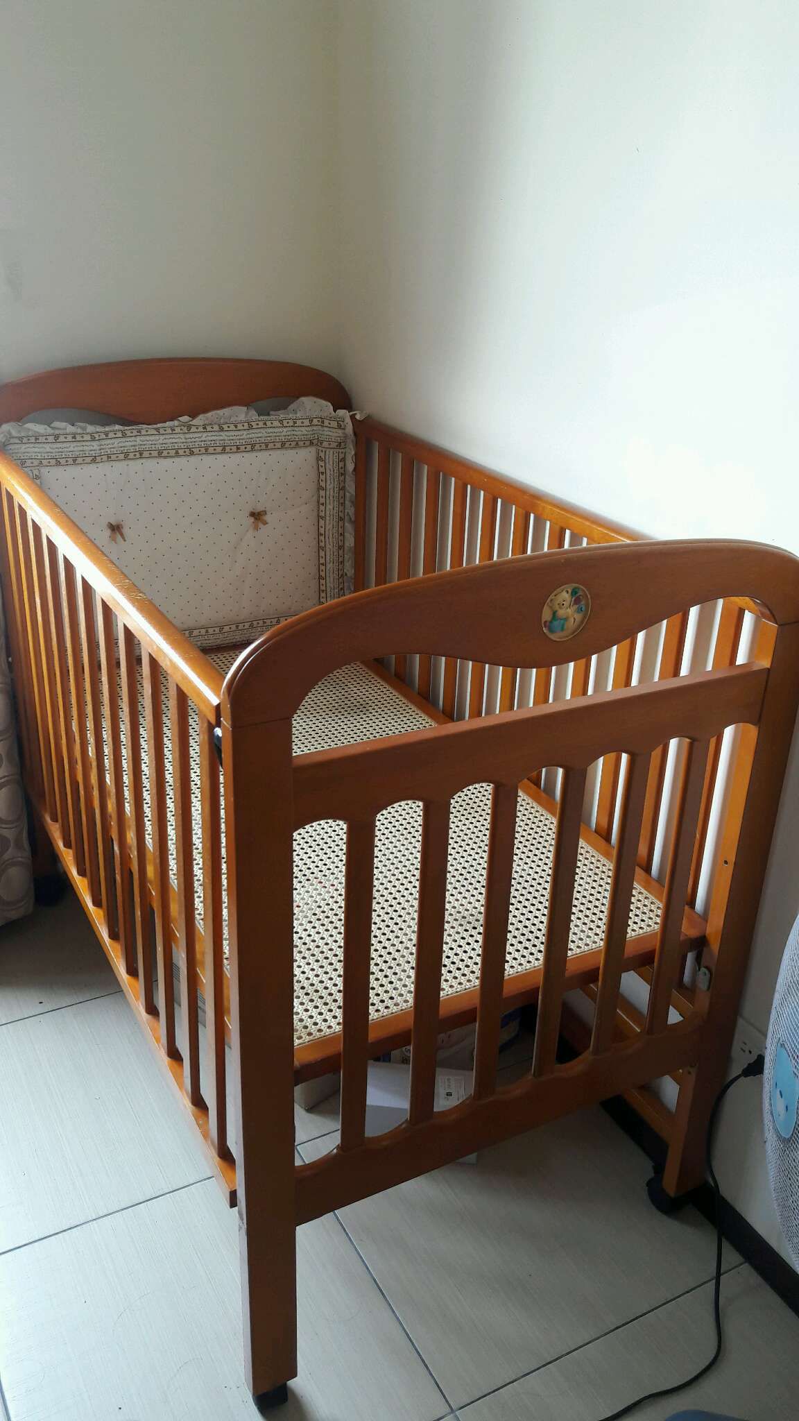 售二手嬰兒床，大床