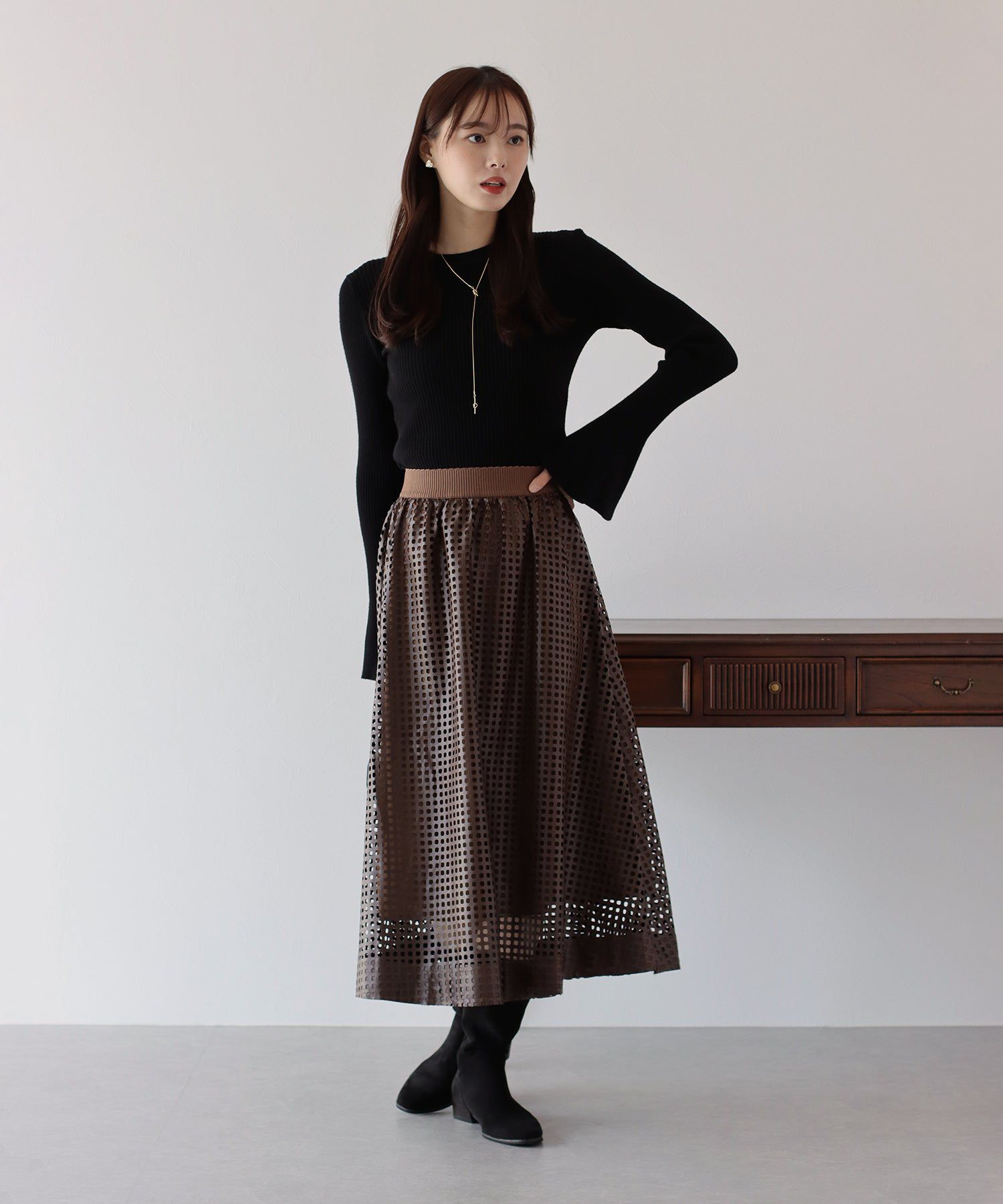 日本 BLUE EAST - 優雅喇叭袖細羅紋修身長袖上衣-藍