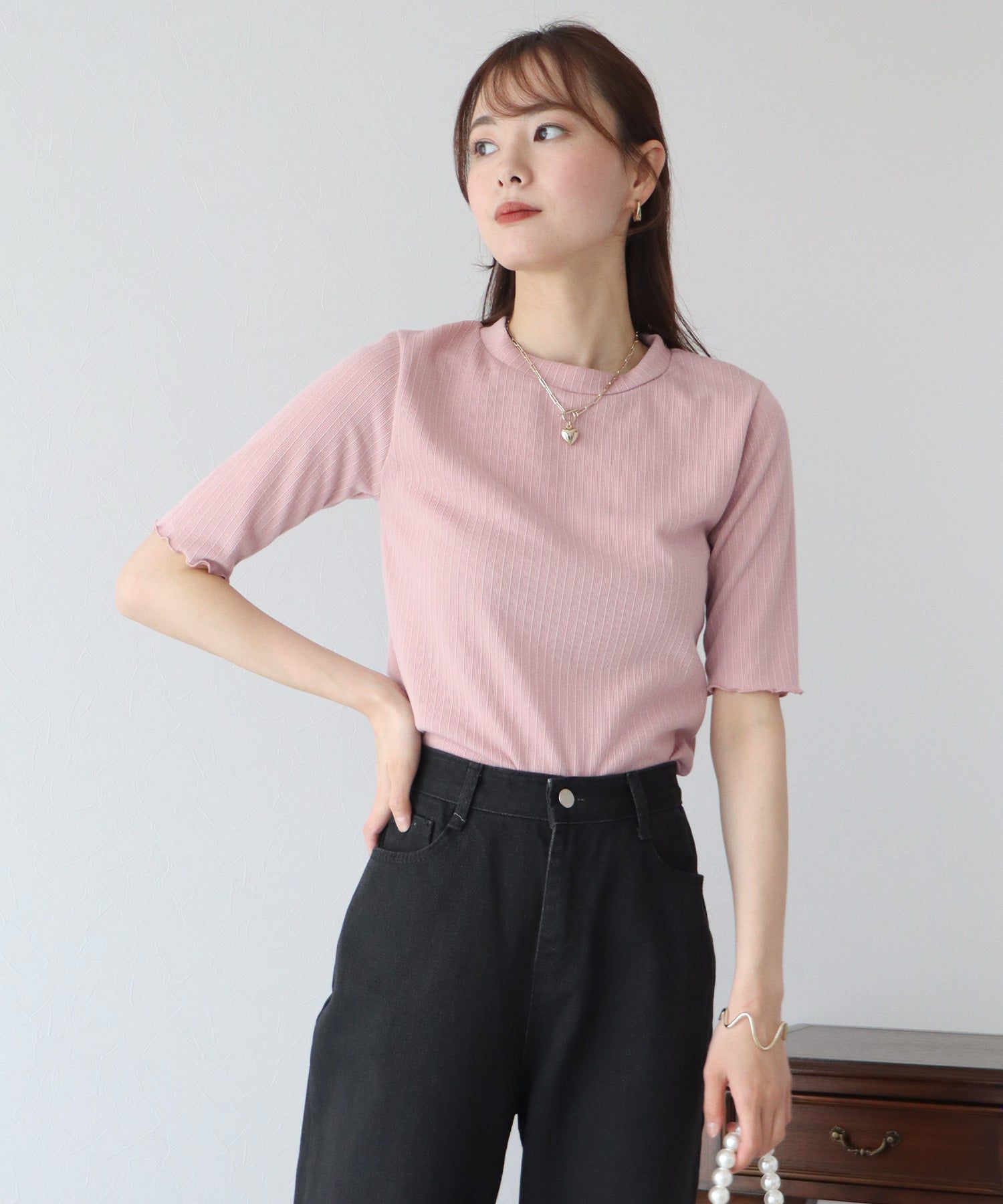 日本 BLUE EAST - 圓領彈性捲邊五分袖上衣-米杏