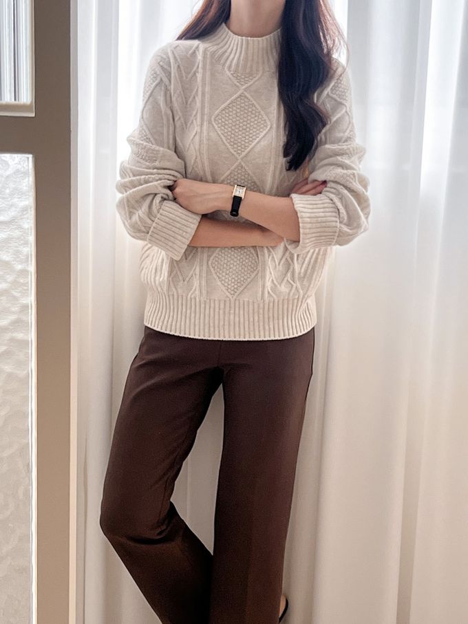 韓國女裝連線 - 立體紋路中領針織長袖上衣-燕麥米 (FREE)