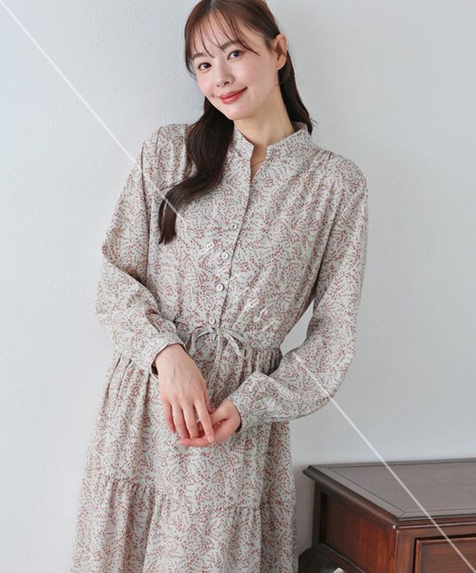 日本 BLUE EAST - [人氣款]簡約抽繩收腰長袖洋裝-古典花-黑