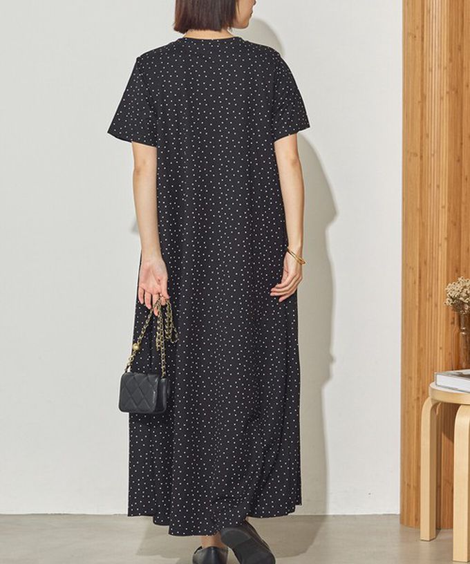 日本 Sans Souci 34+ - 接觸涼感 嫘縈傘擺素色短袖洋裝-水玉x黑