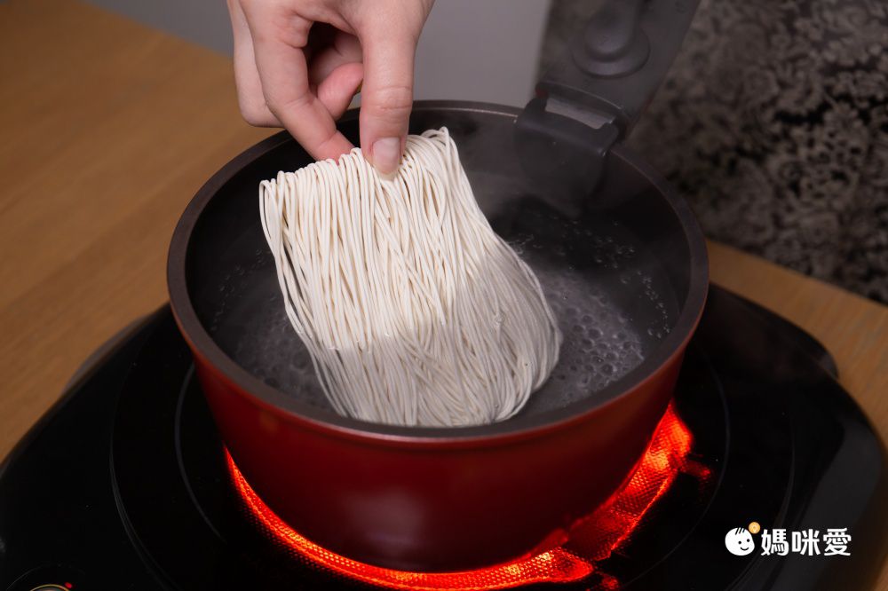 台北知名無敵餐廳出品！鹽麴清燉牛肉麵、柚子胡椒豬肉麵