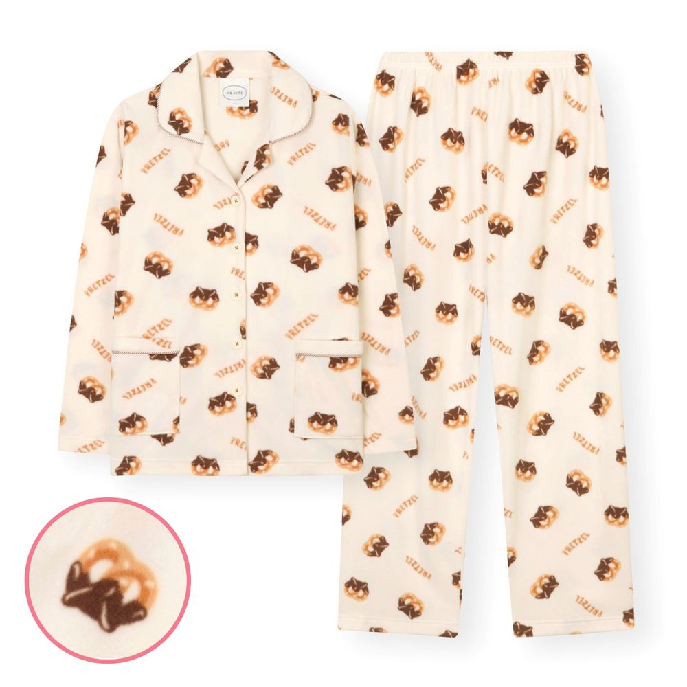 (媽媽)輕柔彈保暖搖粒絨長袖睡衣套裝-蝴蝶餅乾-米