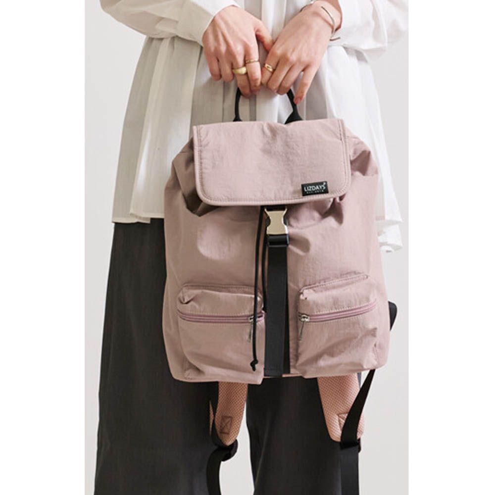 輕量簡約防潑水多口袋後背包-煙燻粉 (30x35cm)