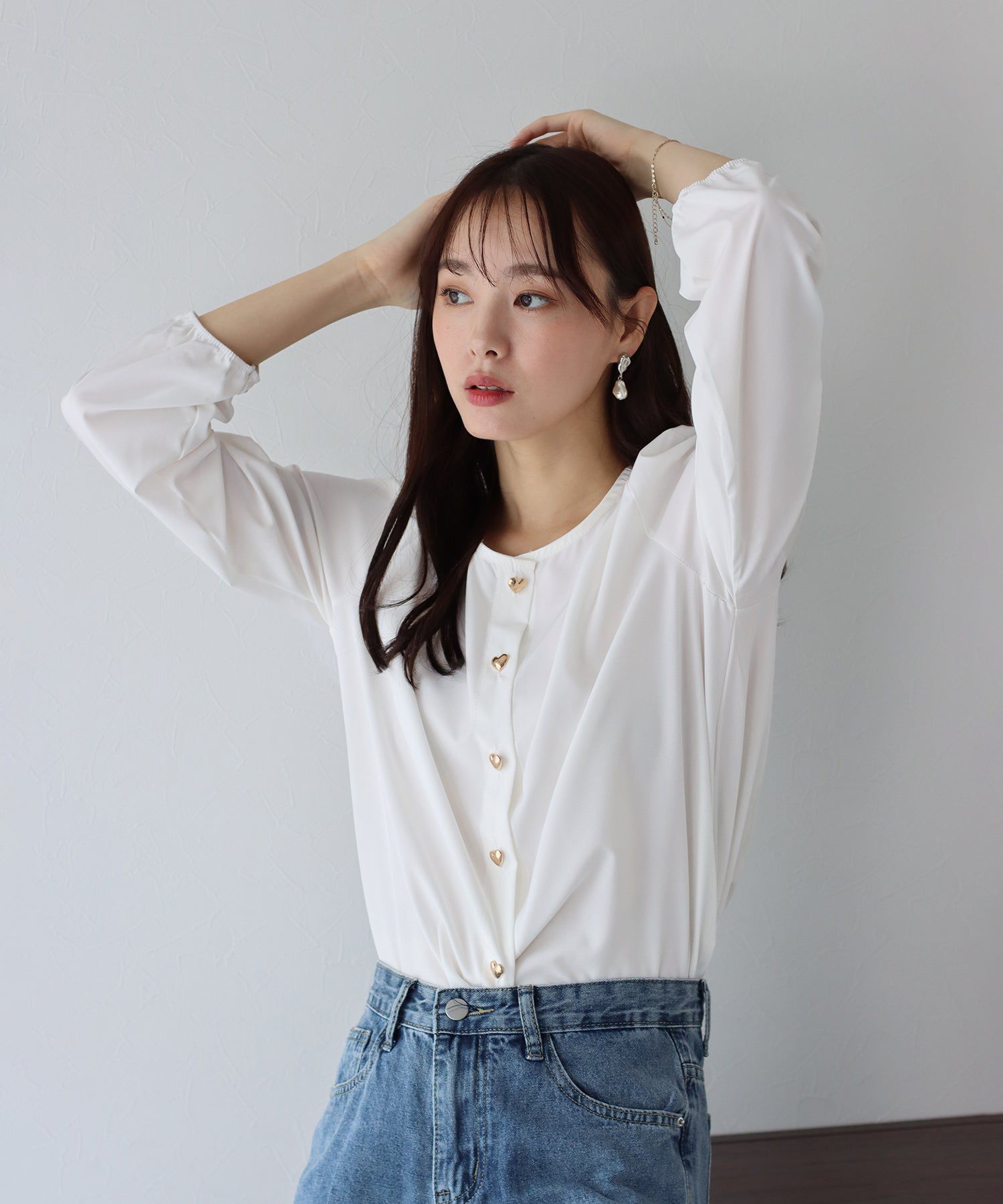 日本 BLUE EAST - 圓領金色愛心長袖襯衫-卡其