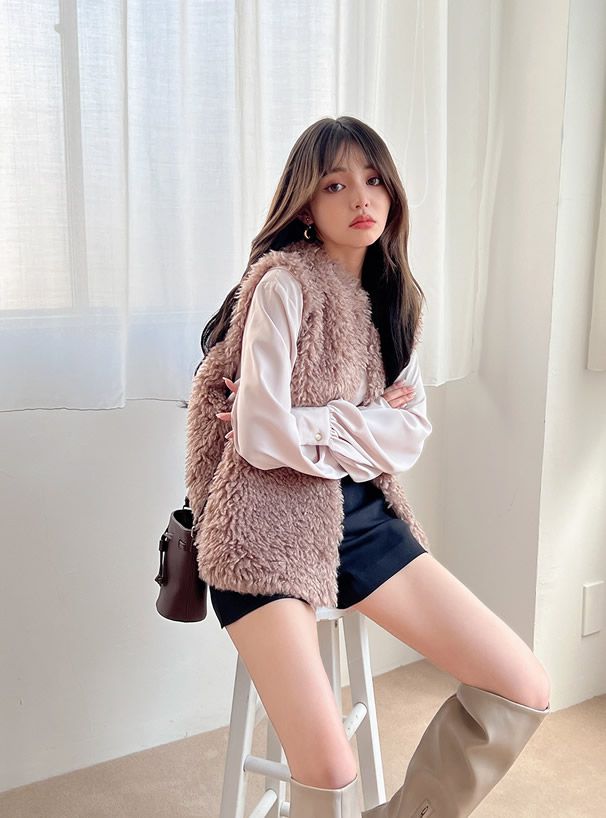 日本 GRL - 光澤感精靈領泡泡袖襯衫-淺米杏