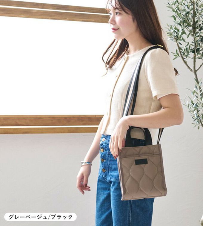 日本 LIZDAYS - 防潑水 輕巧絎縫方形側背小包-米白x棕