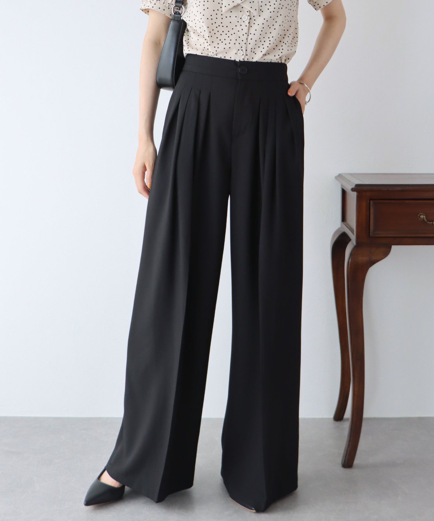 日本 BLUE EAST - 修長美腿打褶西裝褲-深棕