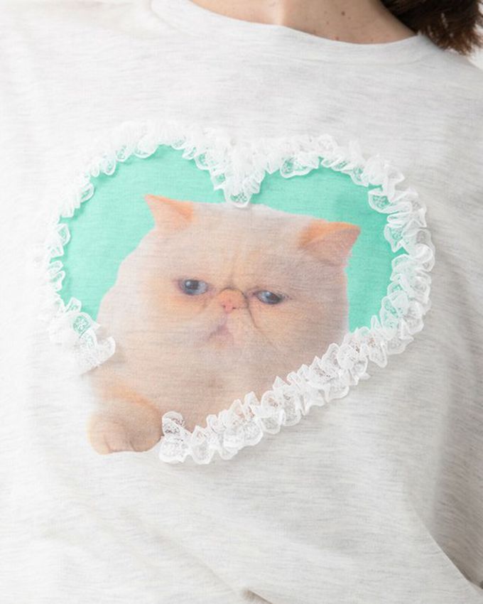 日本 gleam - 厭世貓咪愛心蕾絲寬大風短袖T恤-綠貓-燕麥灰