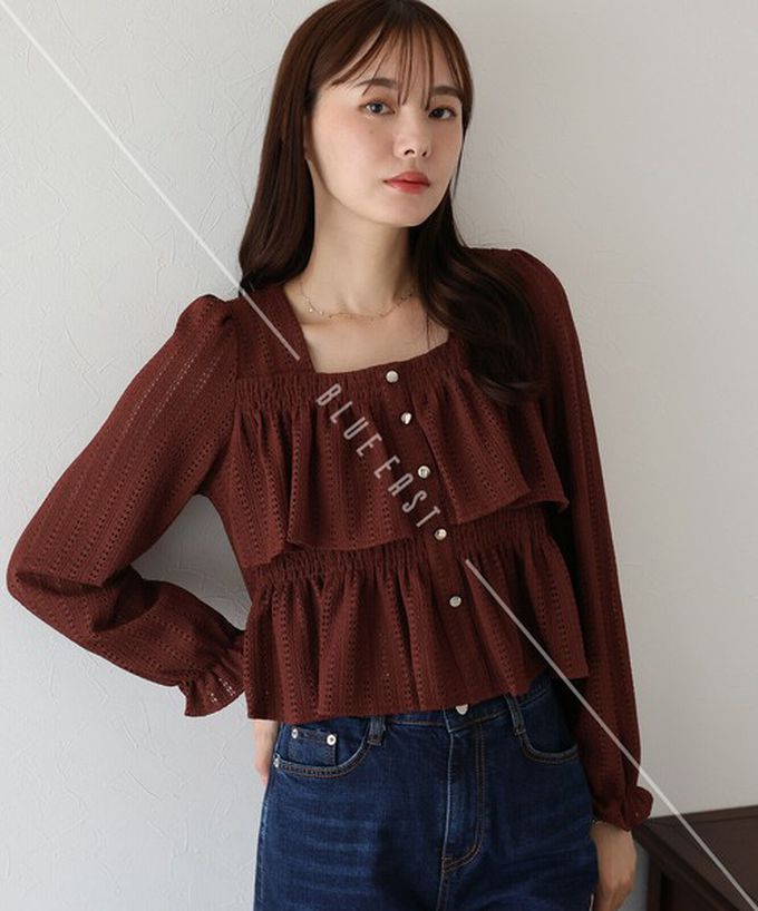 日本 BLUE EAST - 都會方領飄逸緹花層次長袖上衣-象牙白