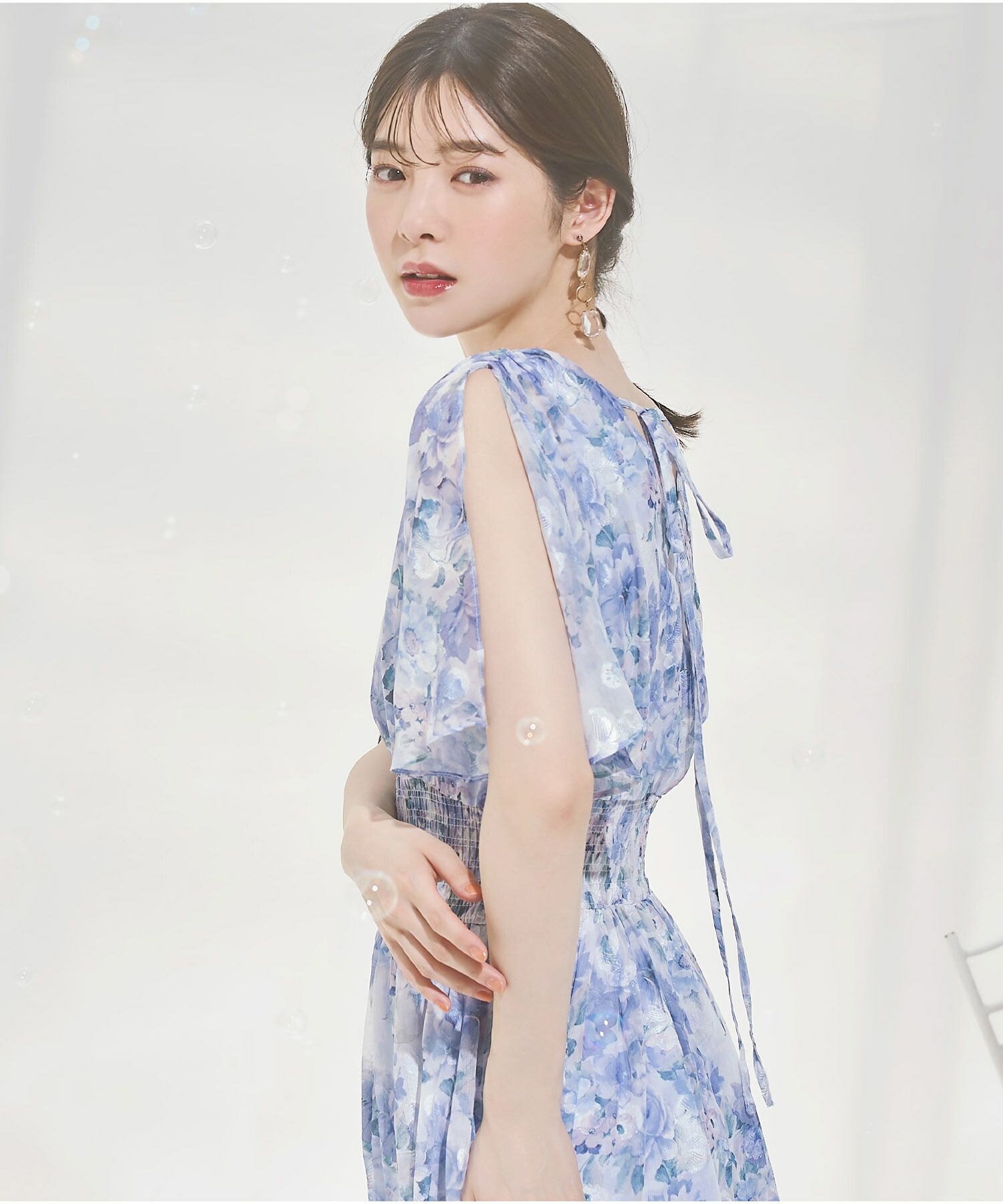 日本 tocco-closet - 後綁帶浪漫暈染碎花雪紡洋裝-水藍