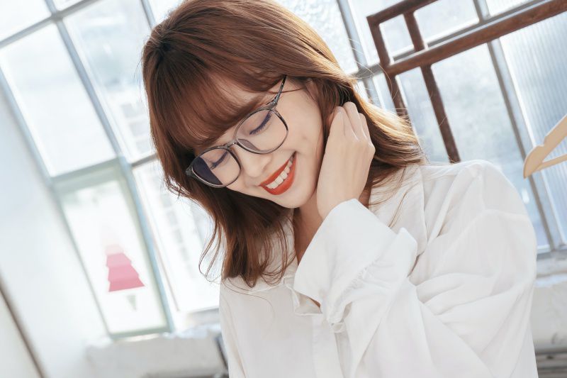 ALEGANT - 日系基本款輕量造型微透灰TR90輕量方框金屬鏡腳UV400濾藍光眼鏡