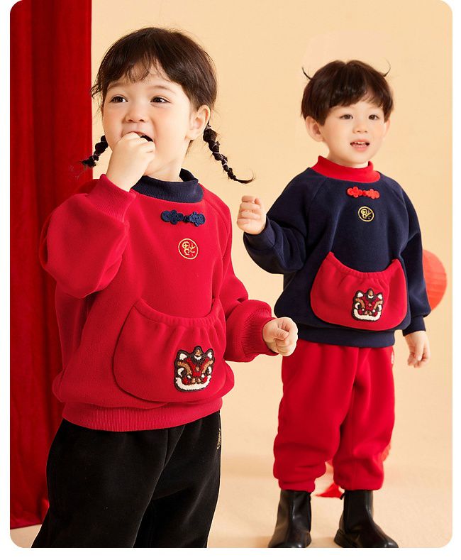 加絨喜氣洋洋半高領長袖上衣-年獸小口袋-紅色