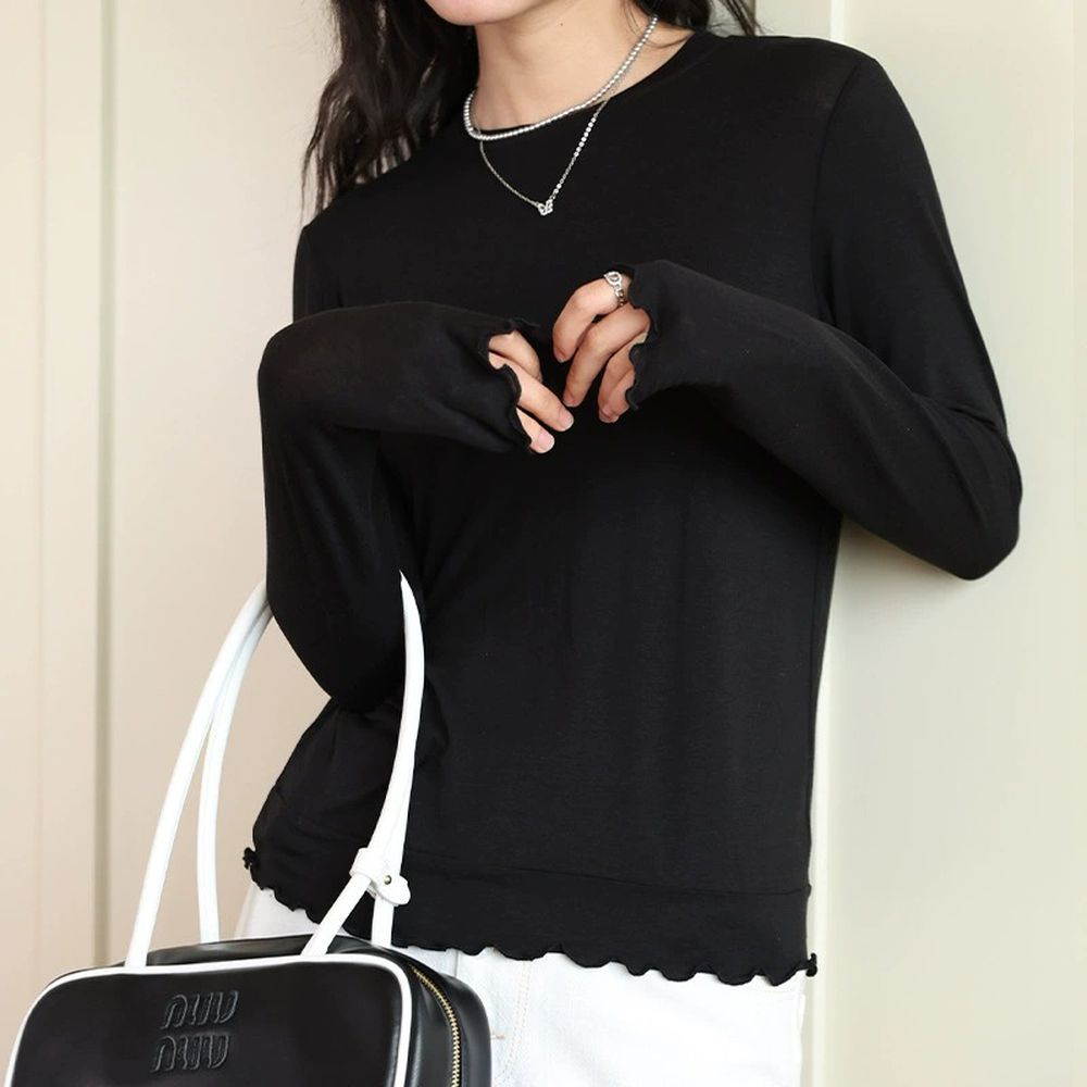 細緻綿柔3.2%羊毛天絲木耳邊長袖上衣-簡約黑