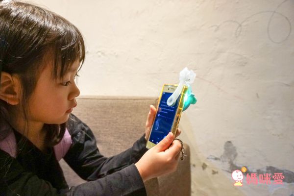 讓孩子乖乖睡覺的神器【加拿大 Moonlite 故事投影機】