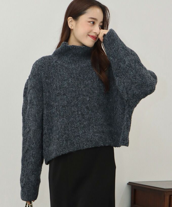 日本 BLUE EAST - 高領麻花編泡泡袖短版毛衣-象牙杏