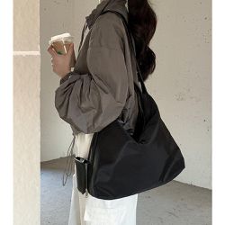 SEOULight - 大容量休閒單肩尼龍包-贈零錢包-黑色