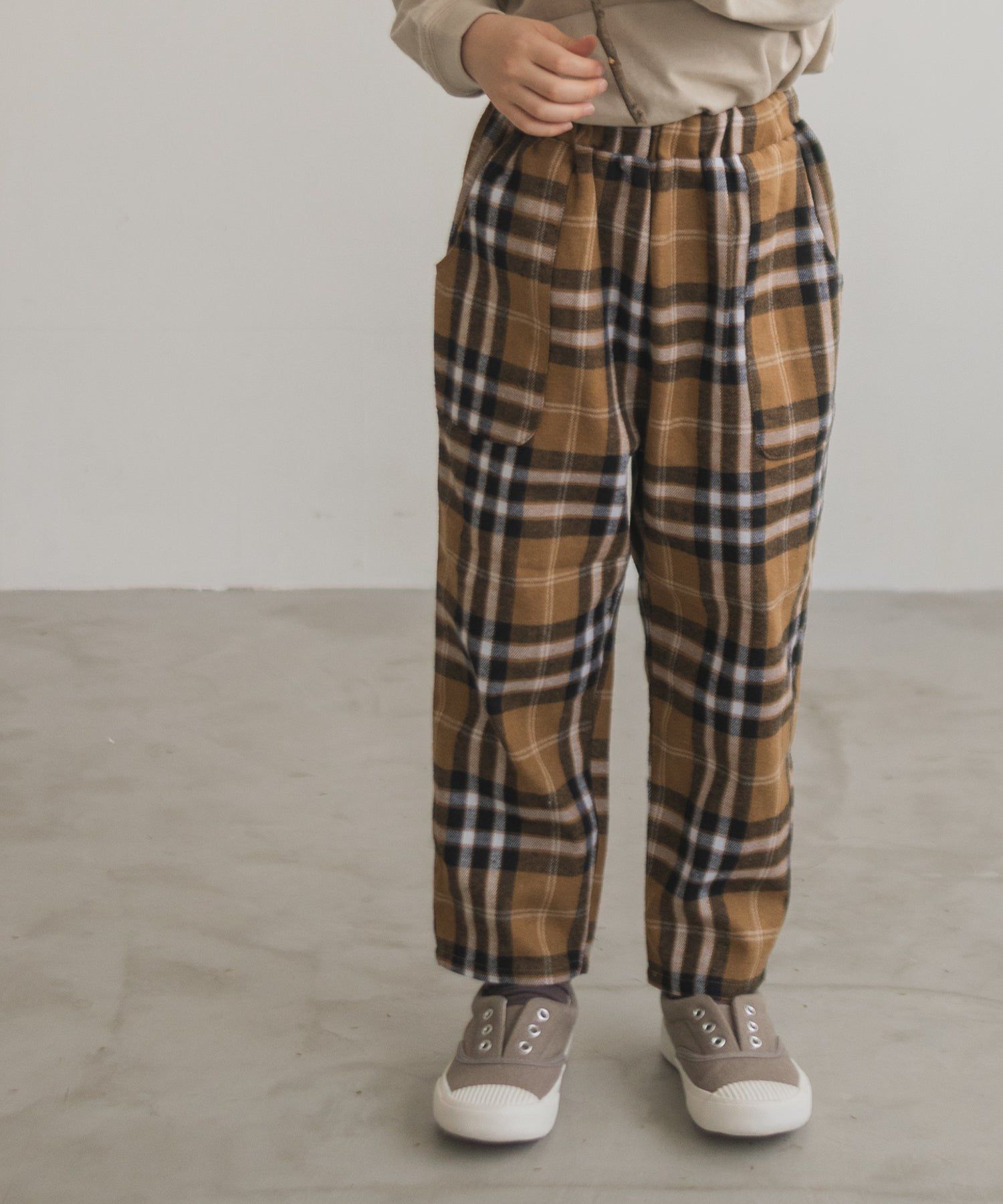 日本 PAIRMANON - 百搭鬆緊長褲-細直條紋-黑