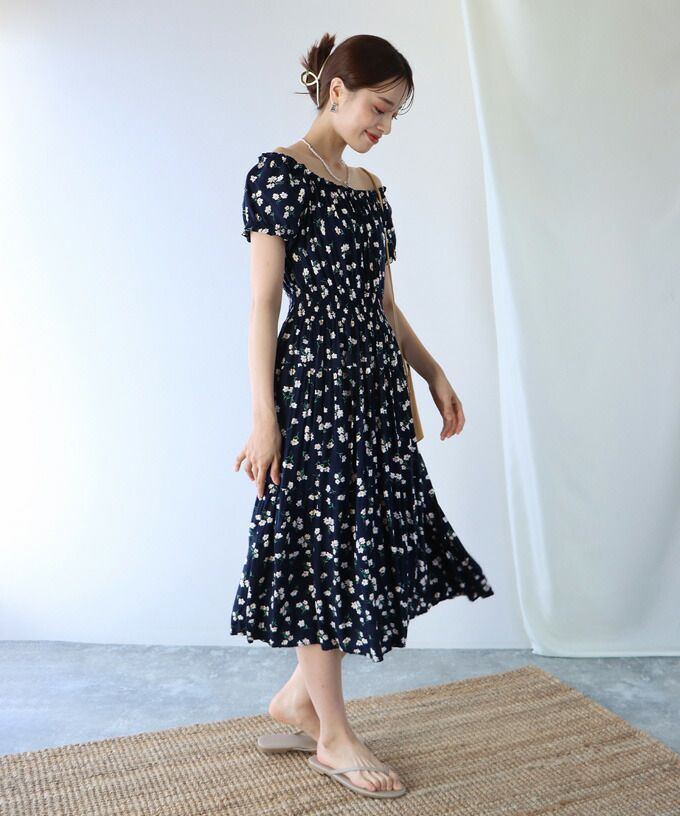 日本 BLUE EAST - 絕美平口縮腰泡泡袖洋裝-碎花-藍