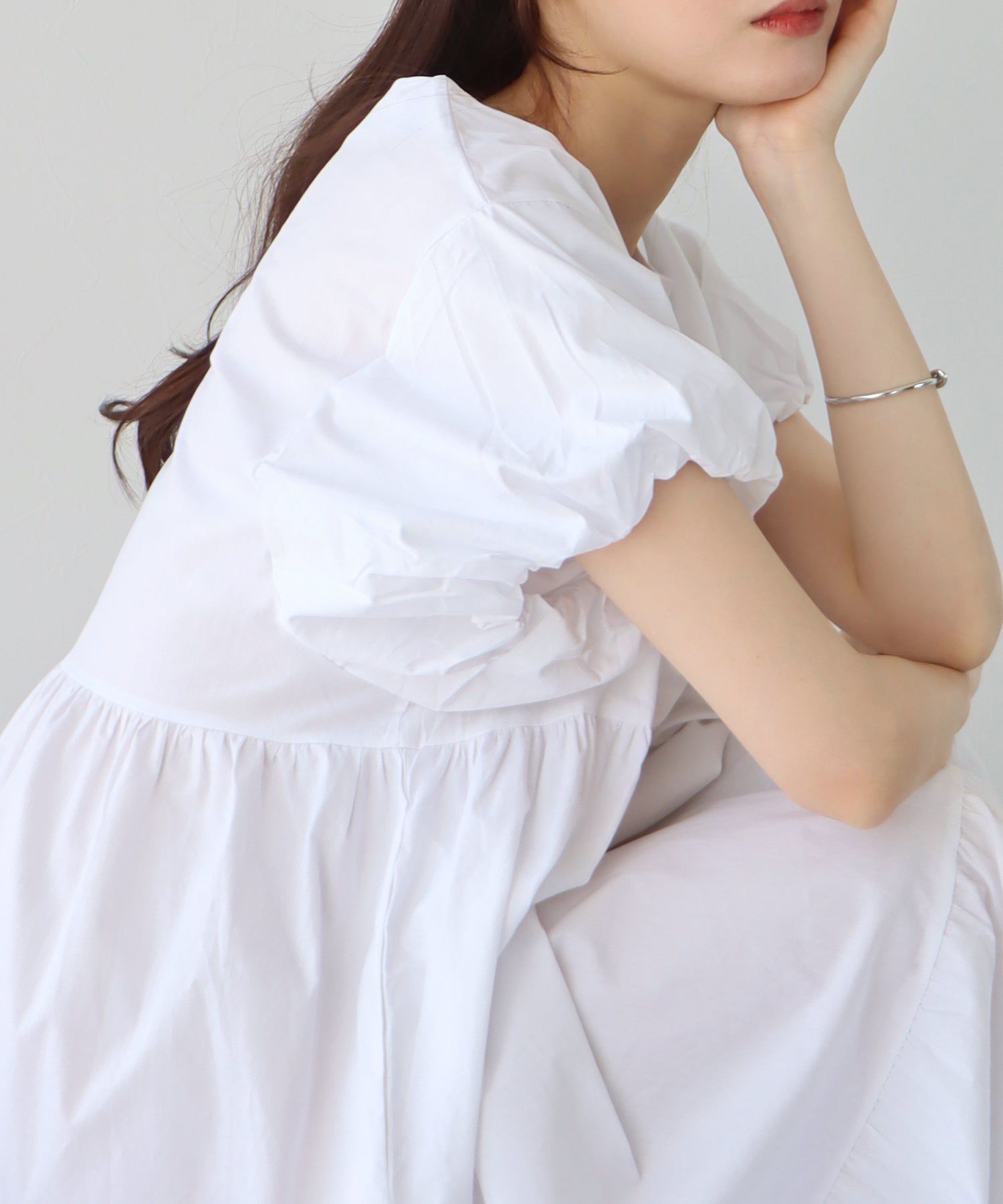 日本 BLUE EAST - 優雅的她泡泡袖洋裝-經典黑