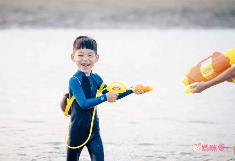 韓國 Winnie Connie - 屁屁偵探後背式水槍 (適用:3-8歲)