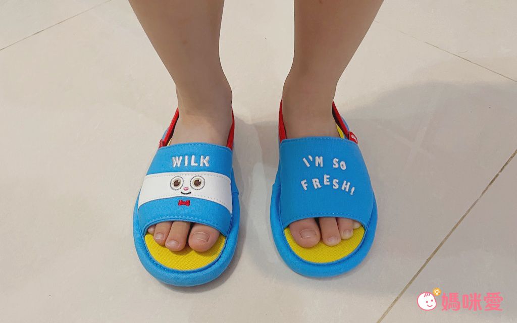 韓國 OZKIZ - 消音防滑室內鞋-LED閃耀聖誕款-聖誕樹麋鹿