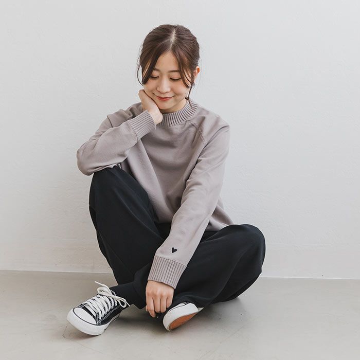 日本 ihuu - 酷甜愛心刺繡針織上衣-米杏