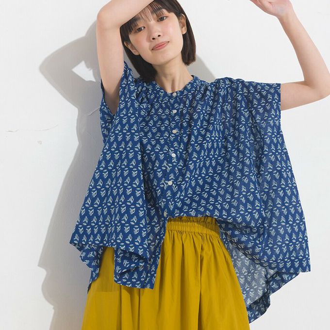 日本 OMNES - 100%印度棉 輕盈寬版襯衫式上衣-圖騰-海軍藍