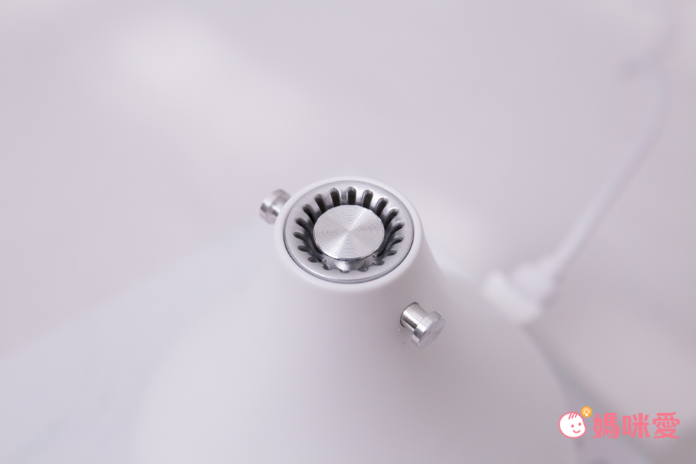 韓國 airberry - 智能衣櫃管理雙機組-除濕/殺菌機X1(附除濕膠球1包3入)，香氛/空氣循環機X1(附春日櫻花香氛片3個)