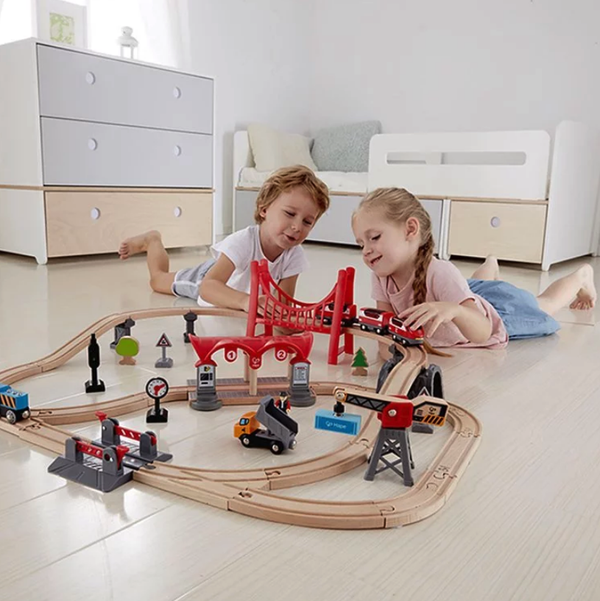 超酷太陽能車／高鐵車站加入！❤ 德國 Hape 軌道車 ❤ 車車控最愛豪華軌道