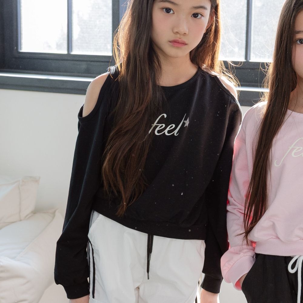 sm2 造型露肩短版長袖大學T-黑