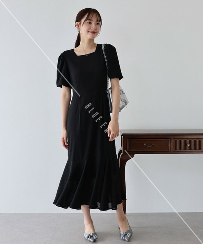 日本 BLUE EAST - 優雅方領後綁帶泡泡袖魚尾洋裝-格紋-黑 (M)