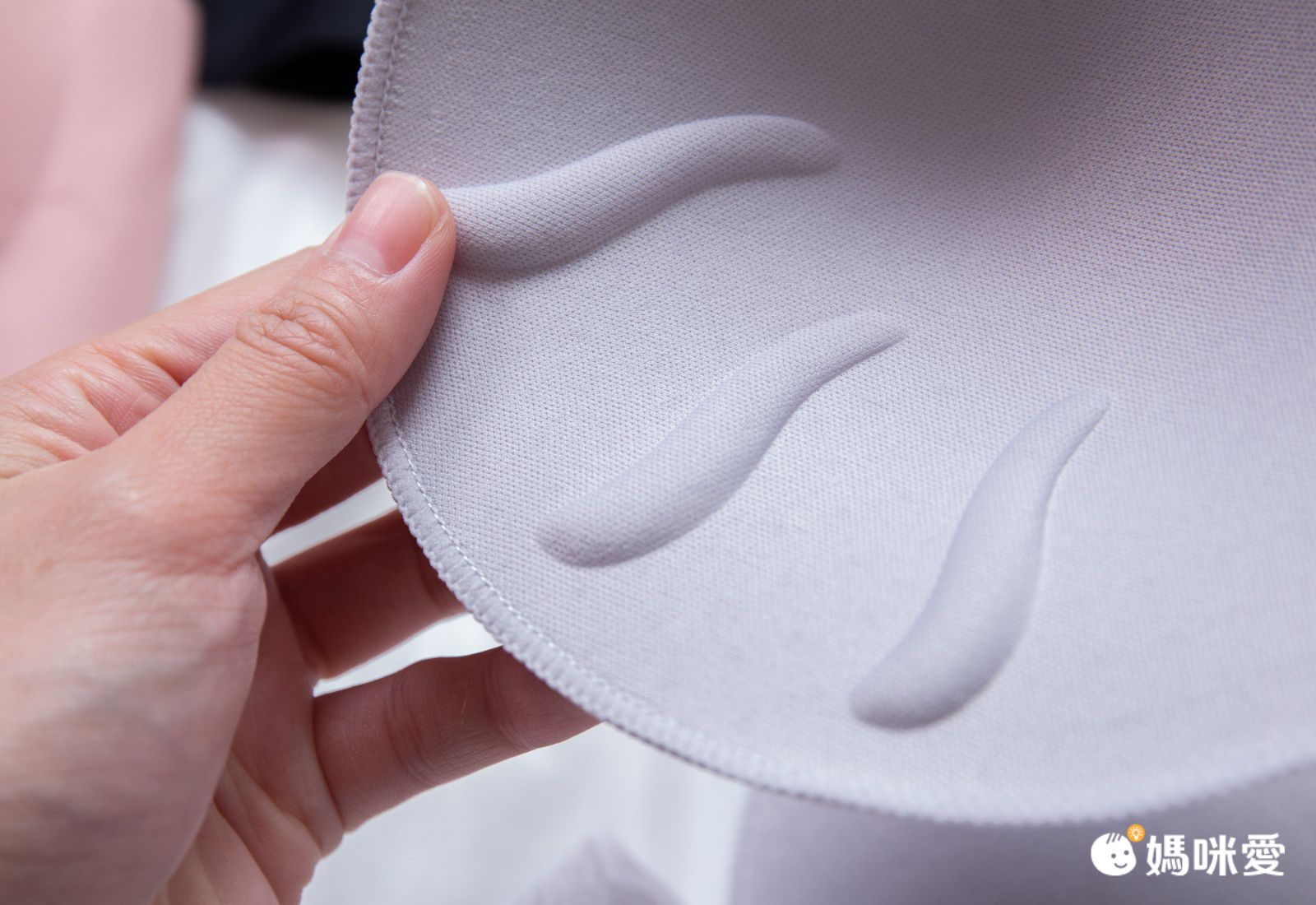 香茉 CHANMODE - 細緻雲柔感V領貼合無痕內衣-細肩款-黑-內衣x1件