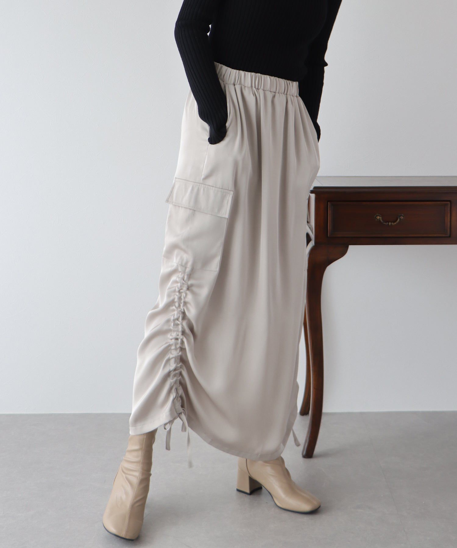 日本 BLUE EAST - 帥氣側抽繩工裝裙-深灰