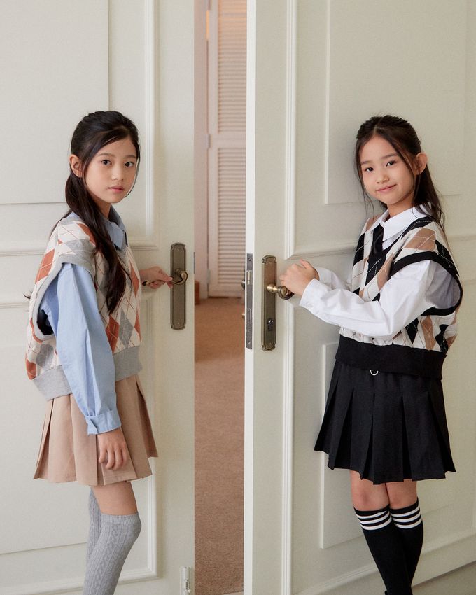 韓國 sm2 - 雙色V領菱格紋路搭配背心-黑X棕