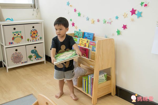 日本Yamatoya ◆ 小小畢卡索系列 幼兒書桌椅組！在家也要蒙特梭利❤