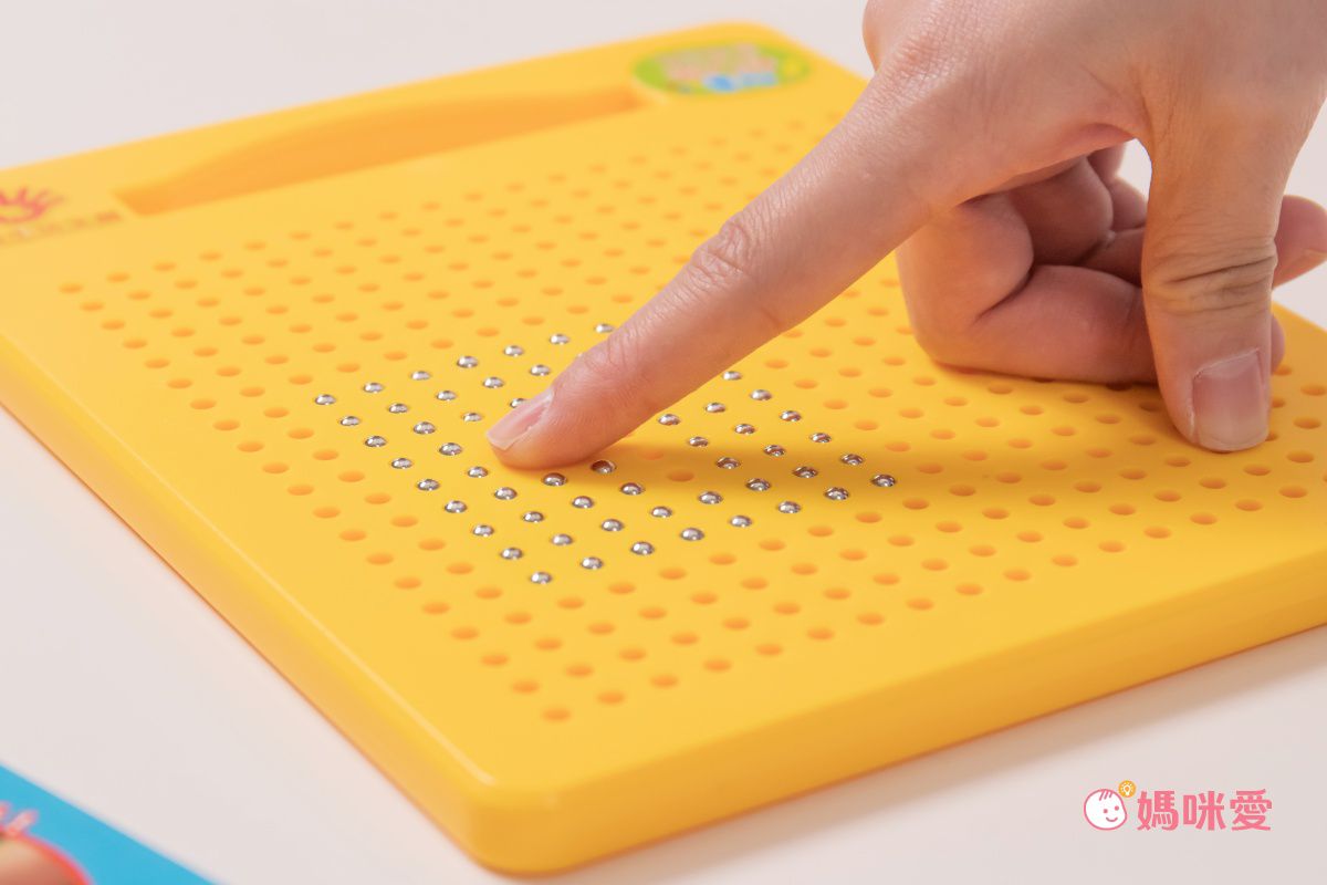 双美生活文創 - 幼兒創意磁力珠畫板-380顆磁力珠畫板+58款造型引導手冊