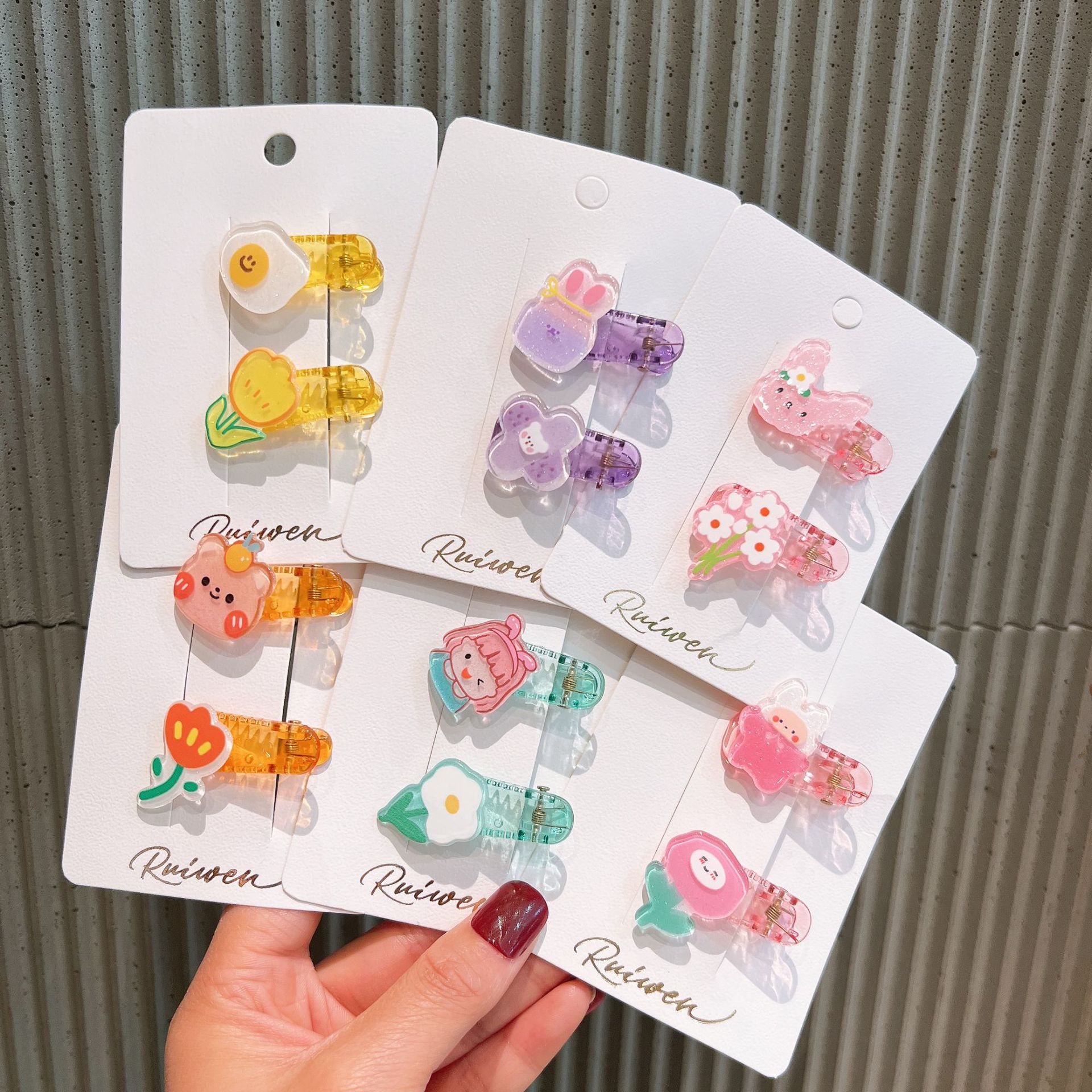 卡通透明壓克力髮夾2入組-眨眼女孩-綠色