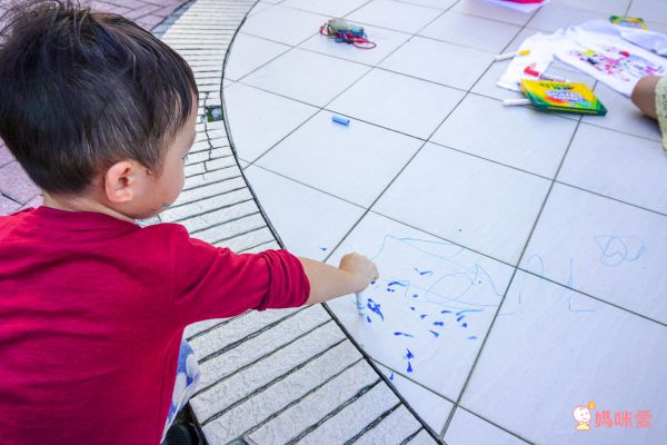 幫芭比製作獨一無二的裙子 ❤ 可重複製作～超好玩！