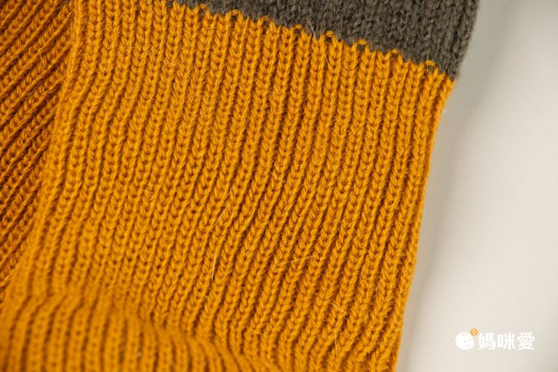 日本女裝代購 - 日本製 羊毛混絲綢保暖半截手套-撞色-橘粉x可可 (F)