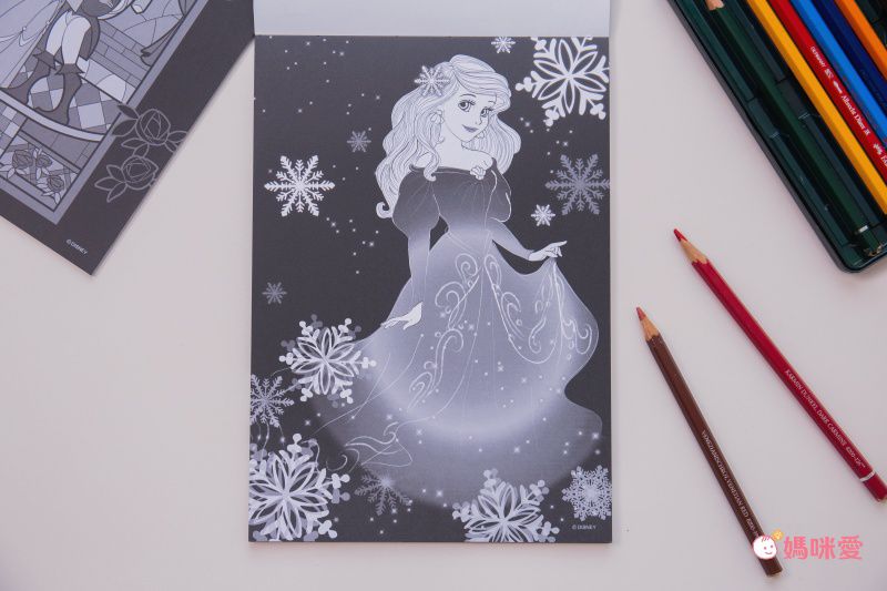 日本文具代購 - B5尺寸繪圖本(黑底)-迪士尼公主