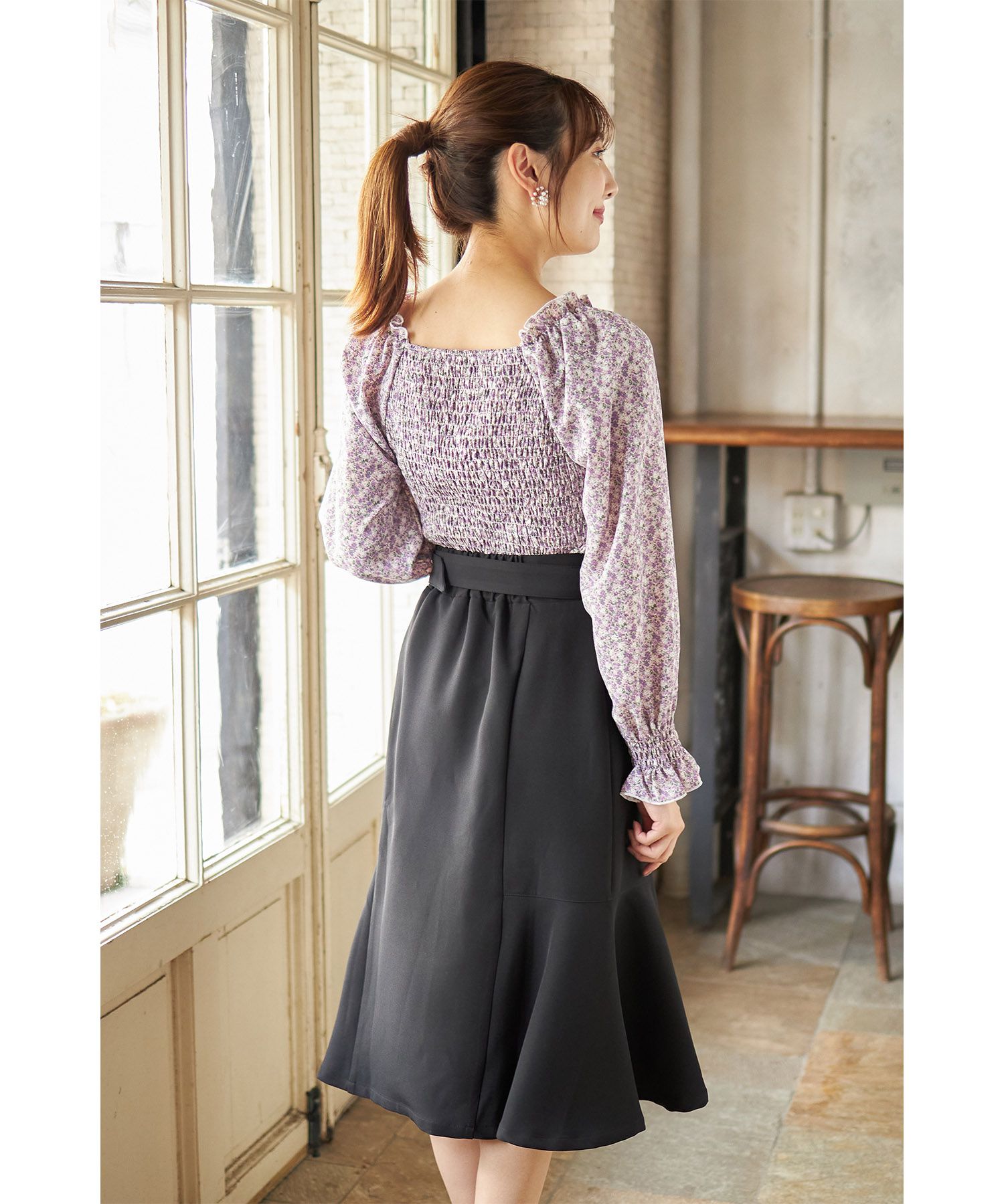 日本 tocco-closet - 歐風碎花方領雪紡上衣-知性黑