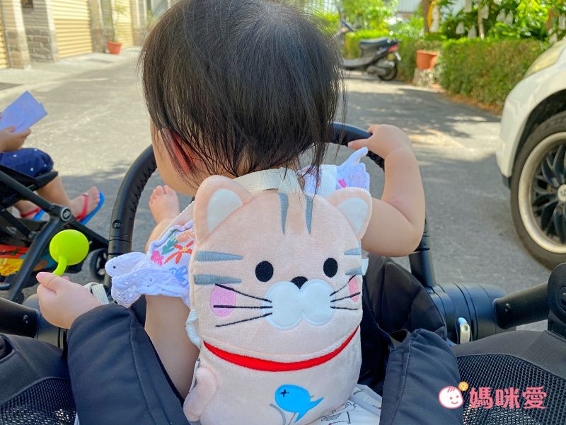 日本涼感雜貨 - 背巾/推車墊 (附保溫保冷劑/可當小背包)-企鵝-灰領巾 (約(15~22)x(18~24)cm)