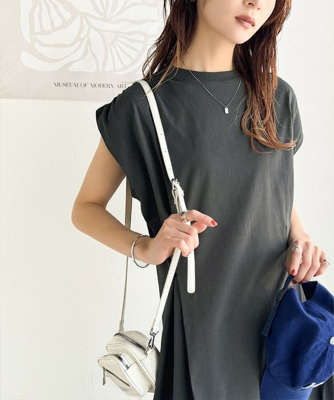 日本 Classical Elf - 顯瘦摺線設計感短袖開叉洋裝-淺灰