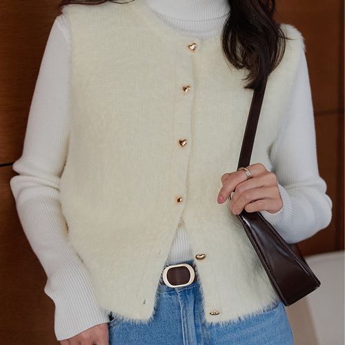 日本 Kobe Lettuce - 俏麗愛心金扣馬海毛柔軟疊穿背心-米白