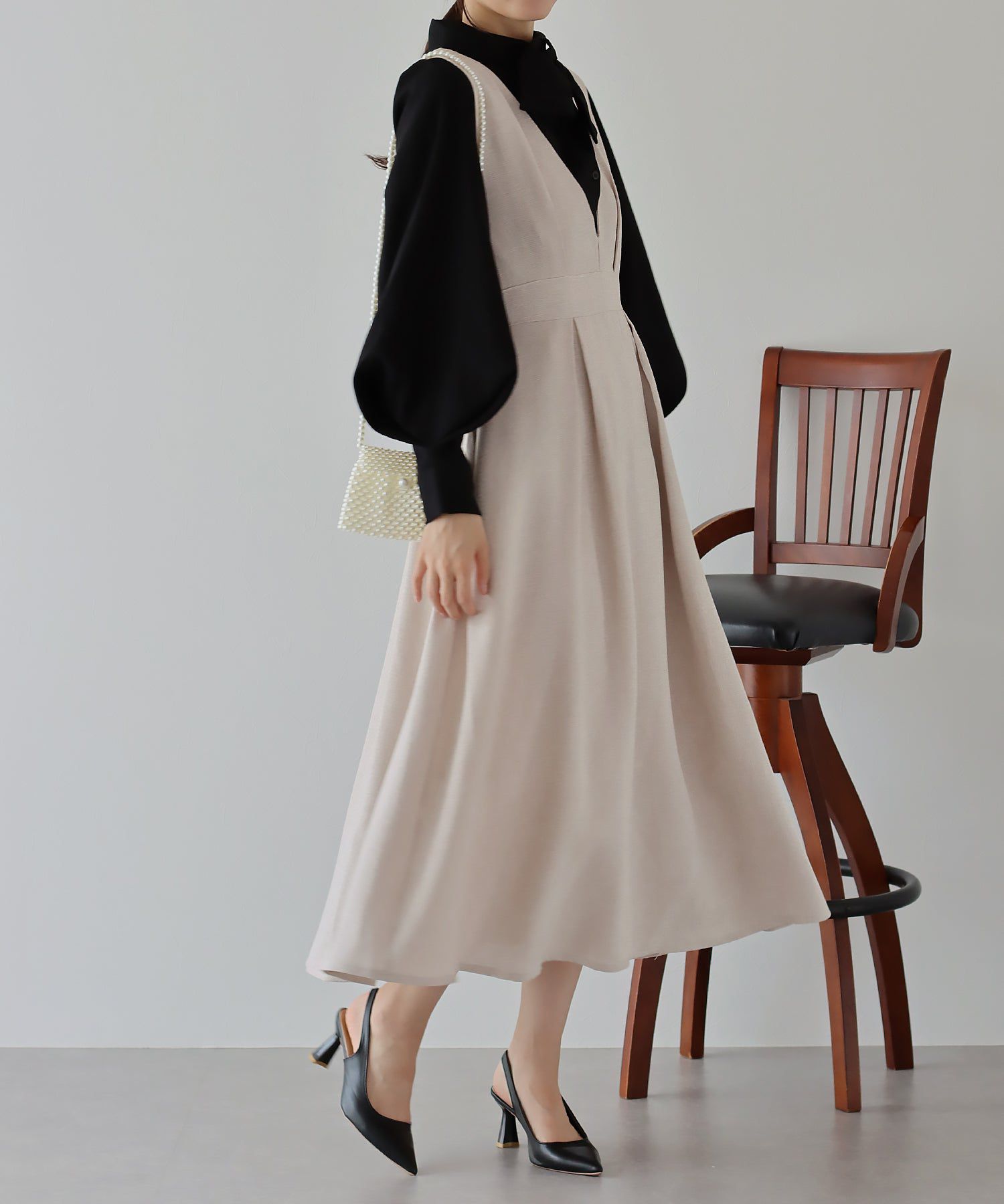 日本 BLUE EAST - 柔美扭結氣球長袖襯衫-黑