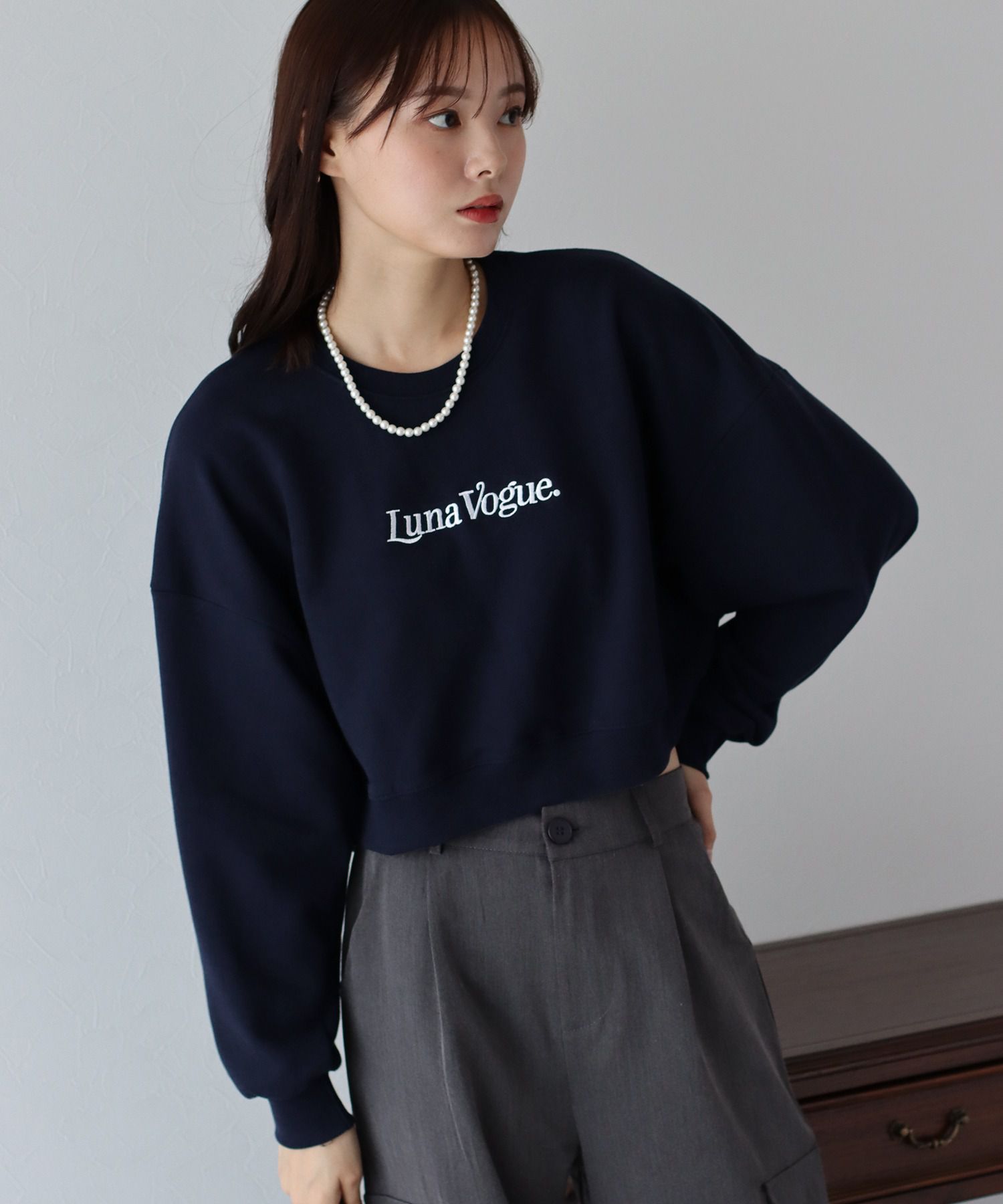 日本 BLUE EAST - 圓領短版刺繡大學T-卡其